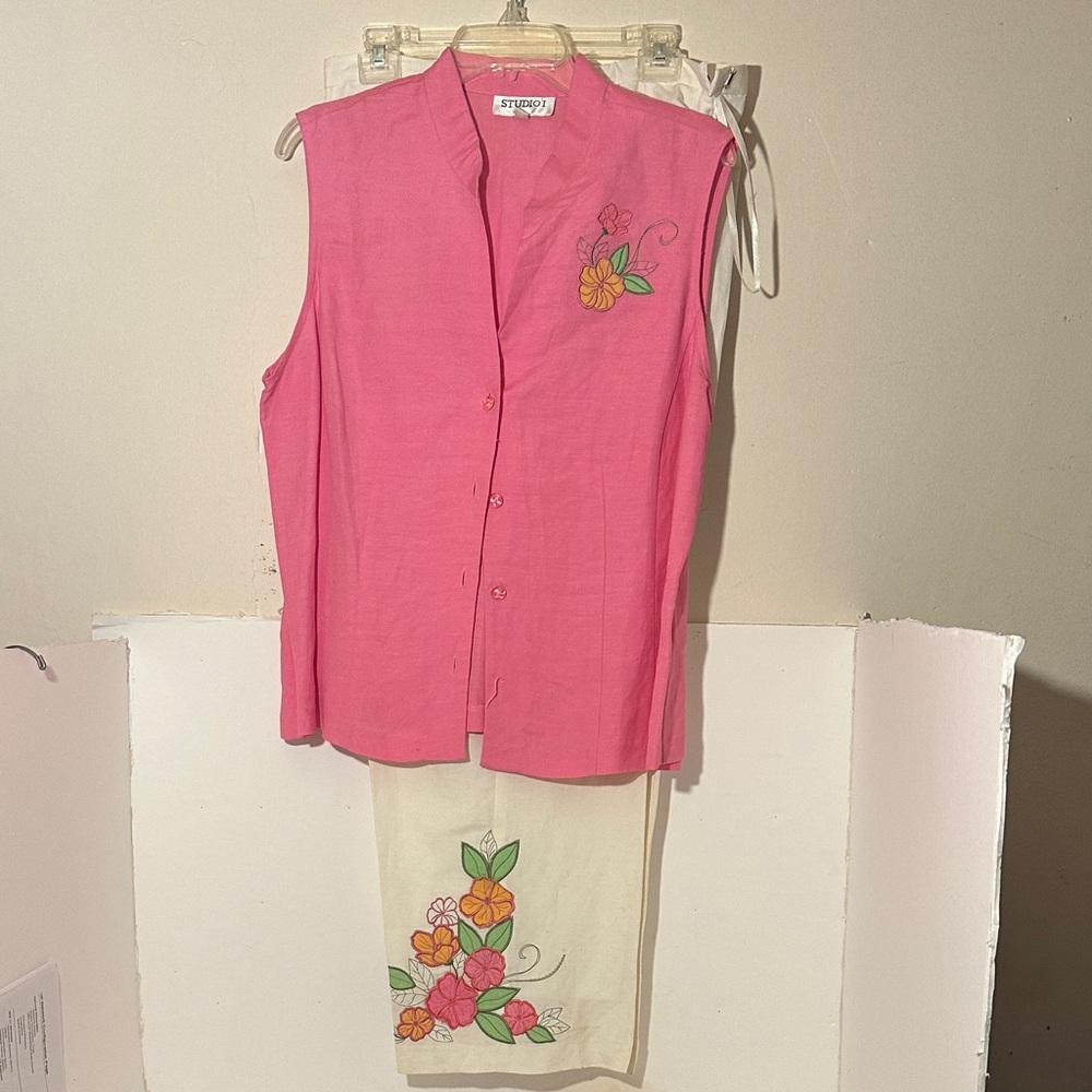 Studio Pink Sleeveless Button Down Shirt with Floral Embroidery